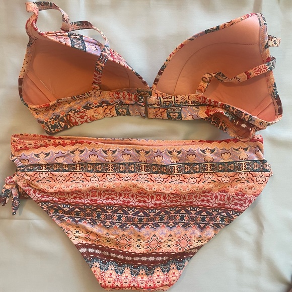 Fun pattered bikini. Like new condition. Not sure of brand - Picture 2 of 3